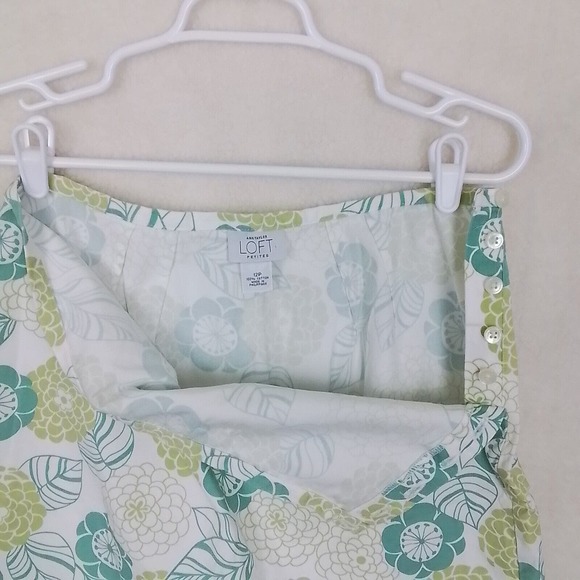 LOFT 100% Cotton Casual Short Skirt Size 12 Petite in White Green Floral Design - Picture 6 of 9